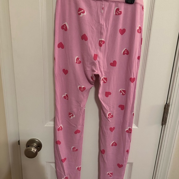 Skims - *LE* Valentines Day legging (petal print 💕) - Picture 4 of 6